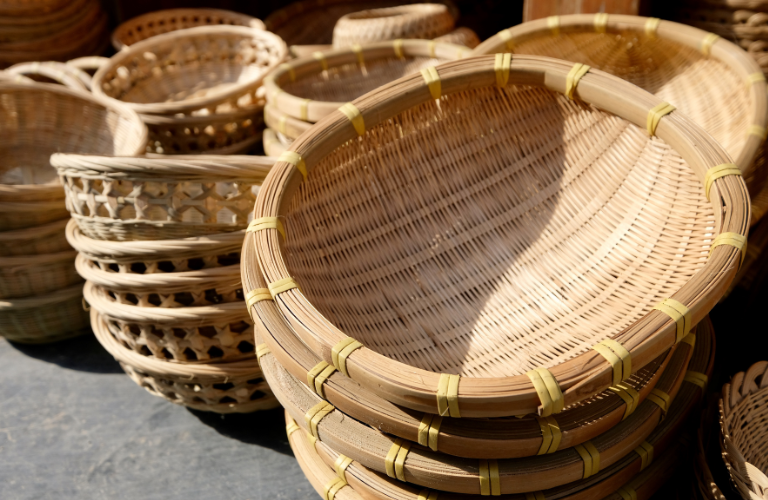 Nhiều cơ sở sản xuất nhỏ đ&atilde; sử dụng c&aacute;ch phơi nắng trực tiếp để sản phẩm kh&ocirc;ng bị mốc