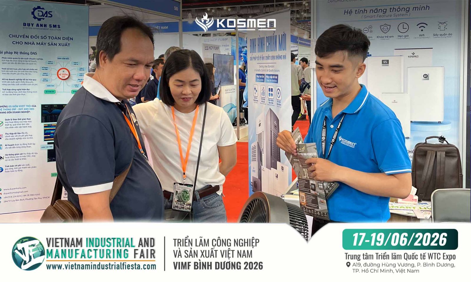 Quan kh&aacute;ch tham quan v&agrave; trải nghiệm quạt đối lưu kh&ocirc;ng kh&iacute;