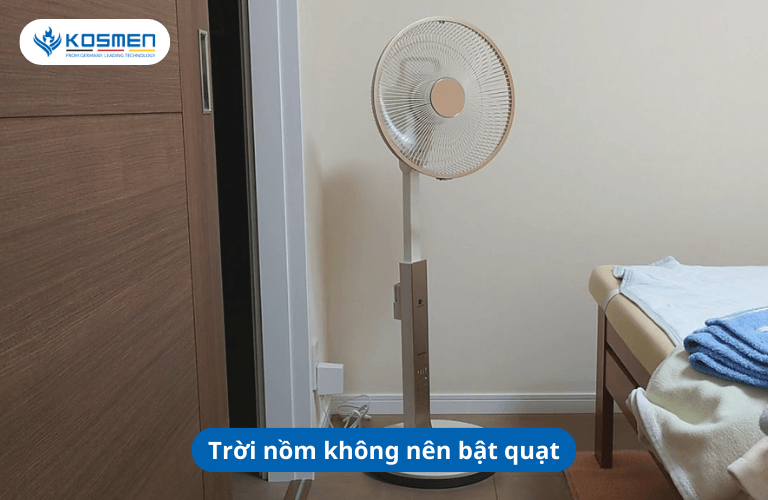 Trời nồm không nên bật quạt để tránh tình trạng nồm ẩm nặng hơn.