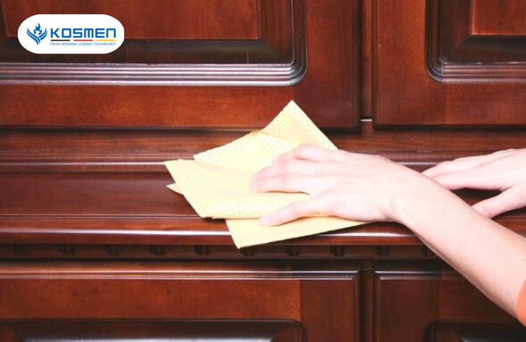 Vệ sinh đồ gỗ thường xuyên