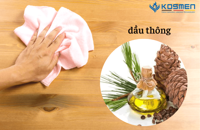 Vệ sinh sàn gỗ công nghiệp bị mốc bằng dầu thông