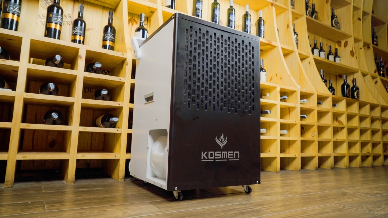 Máy hút ẩm không khí là sự có mặt không thể thiếu trong các quy trình bảo quản rượu