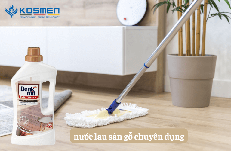 Sử dụng nước lau chuyên dụng để xử lý sàn gỗ bị mốc hiệu quả