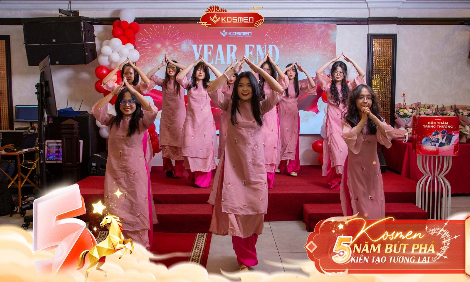 Múa mở màn “Như hoa mùa xuân” & “Tết luôn mỉm cười” của nhân viên nữ Kosmen